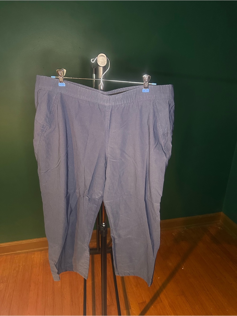 Simply Vera Vera Wang Navy Women's Capris